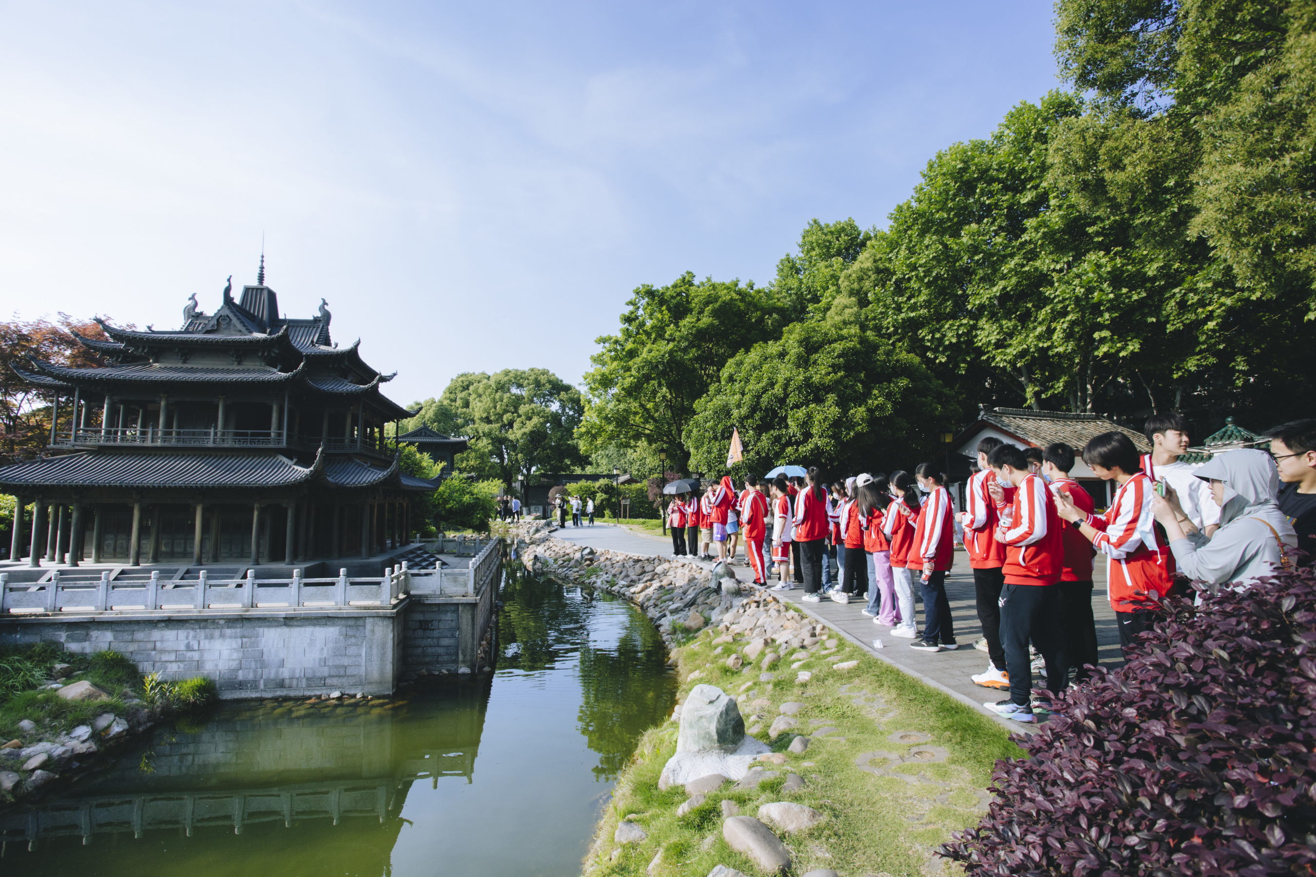 Reciting Sorrow And Joy In Front Of The Yueyang Tower One Can Never 
